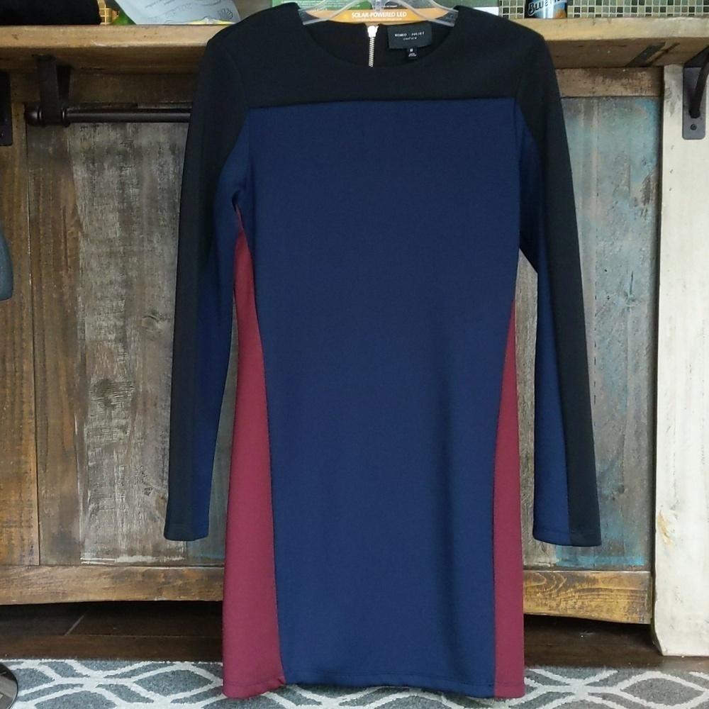 Romeo+Juliet Couture Color Block Long Sleeve Dress - Medium